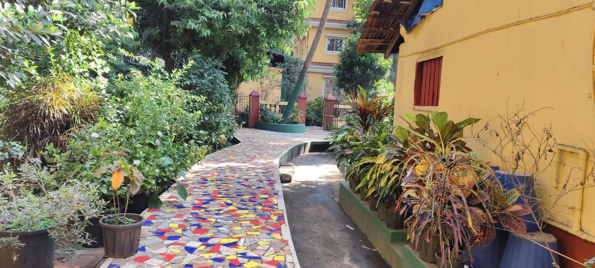 Ena Holiday Inn Calangute Esterno foto