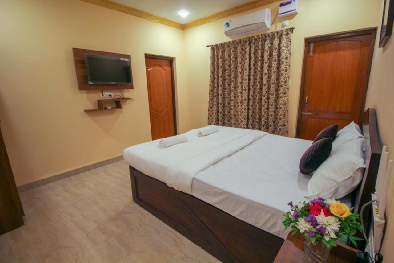 Ena Holiday Inn Calangute Esterno foto