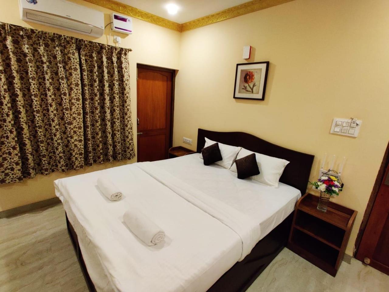Ena Holiday Inn Calangute Esterno foto